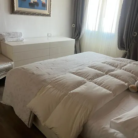 Torre Di Elena Apartment *
